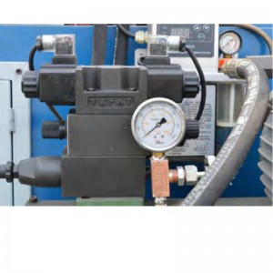 Máquina para fabricar roscas trapezoidales métricas HB-30rebar