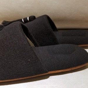 Pantuflas con borlas de suéter