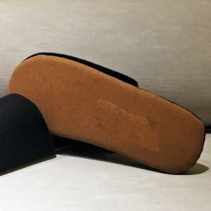 Pantuflas con borlas de suéter