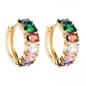 Accesorios para la moda transfronteriza Pendientes con incrustaciones de Zircon salvaje Ladies Chapado en oro europeo y americano Pendientes simples de fábrica al por mayor