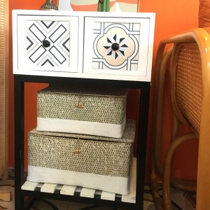 Caja tejida de algas con almacenamiento cubierto