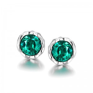 La versión coreana de los pendientes redondos simples.