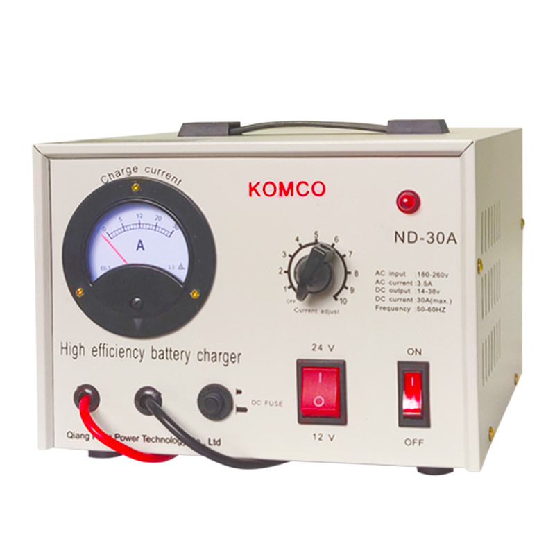 Komco AGM comienza y detiene el cargador de batería inteligente de cargador de cobre puro de automóviles 12V24V con alta potencia.