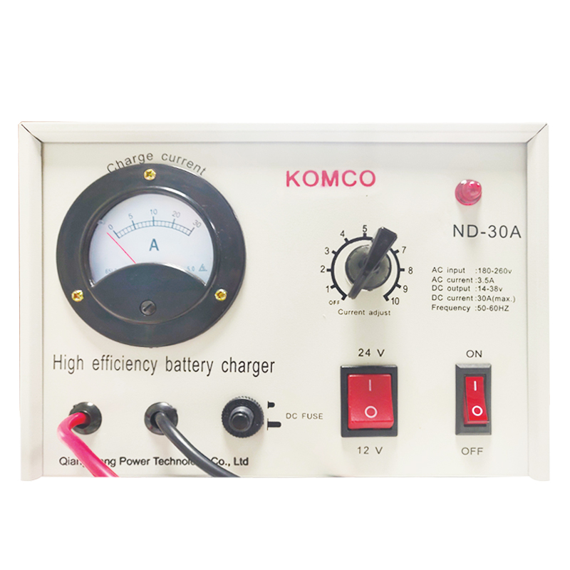 Komco AGM comienza y detiene el cargador de batería inteligente de cargador de cobre puro de automóviles 12V24V con alta potencia.