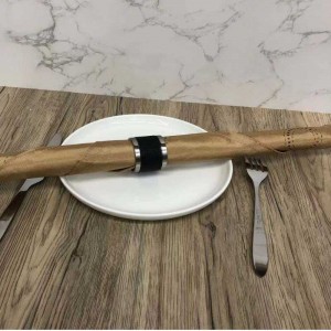 Hermosos anillos de servilleta hecha a mano de la servilleta