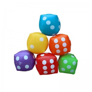 Cubo de soplado grande de dados inflables hechos a medida, decoración de la fiesta en la piscina