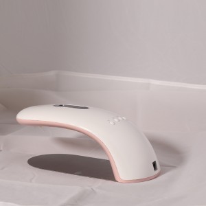 La mujer puede sostener la mitad de la lámpara de terapia de luz del cielo Rainbow 2