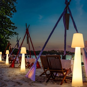 Festival Decoración de polietileno Lámpara LED de pie al aire libre para jardín de césped y decoración de eventos al aire libre Lámpara LED lámpara LED lámpara