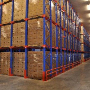 Conducir en sistemas de estanterías