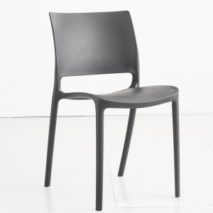 Fábrica Venta directa de lujo Diseño moderno de plástico PP Silla de comedor apilable Jardín al aire libre Silla de café Coffee Coffee