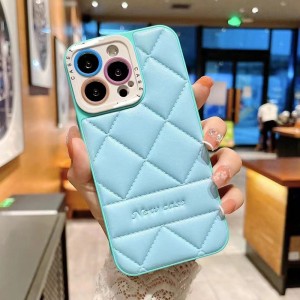 Adecuado para iPhone13promax pequeño cojín de aire fragante 14 estuche de cuero de parche a cuadros de piel de cordero 12 caja protectora