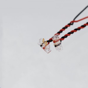 Procesamiento y personalización 1.27 Spacing La cabeza de cristal perfora la batería de la bocina de alambre de terminal electrónico ELCO8005 Cable micro motor