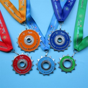 Medalla de carrera de ciclismo con medallas combinadas de engranajes recuerdo
