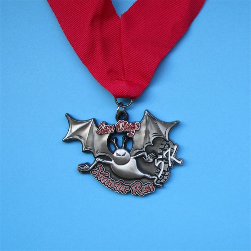 Medallas de premio de logotipo personalizado de fábrica con cinta de oro en blanco Ciclismo de bronce de plata corriendo Medalla deportiva Marathon Metal