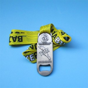 Medalla de metal colgante de medallón personalizado con abridor de botellas