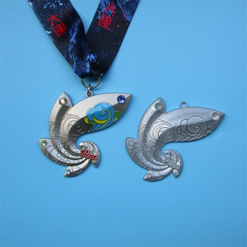 Hermosas medallas de diseño especial Trofeo y medallas deportivas con gemas