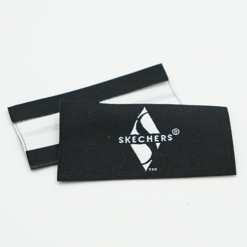 Diseños de prendas de vestir al por mayor Camisa de ropa de logotipo personalizado etiquetas de la marca de algodón etiquetas de la marca tejida del medio ambiente amigable con el medio ambiente