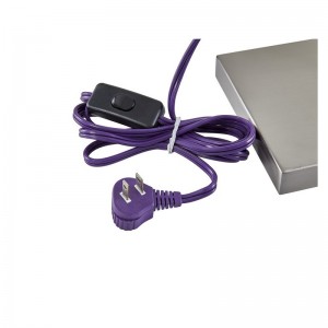 Lámpara de tarea ajustable en la estación de trabajo en las habitaciones