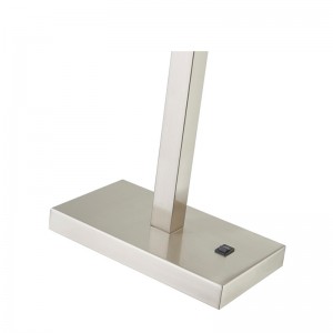 Lámpara de escritorio de Hospitality Suite en la habitación