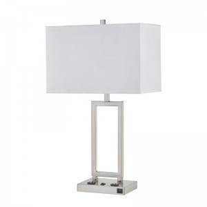 Lámpara de escritorio de Gatsby con acabado deníquel cepillado, dos puntos de venta, un interruptor de balancín en/off y un puerto USB