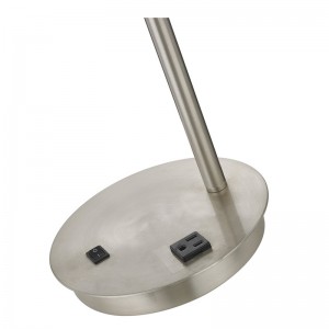 Lámpara de escritorio de Corbel con acabado deníquel cepillado, un interruptor de balancín en/off y una salida conveniente en la habitación