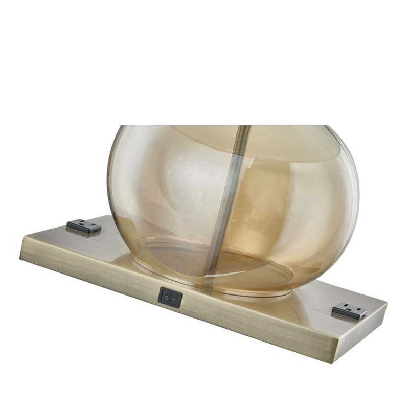 Lámpara de mesa de vidrio Amber de Embassy Suites Hotel con un interruptor de balancín On/off, dos puntos de venta convenientes en el hotel de visitas al hotel