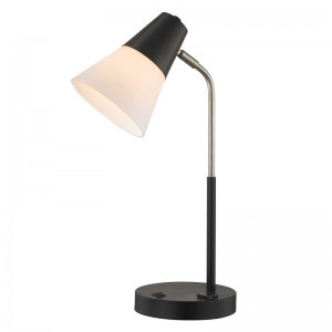 Lámpara de escritorio del hotel Hampton Inn con un interruptor de balancín On/off y un conveniente salidas en la habitación del hotel