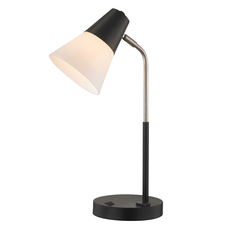 Lámpara de escritorio del hotel Hampton Inn con un interruptor de balancín On/off y un conveniente salidas en la habitación del hotel