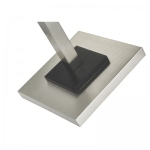 Lámpara de membrillo de metal del hotel con acabado deníquel cepillado y acentonegro en la habitación