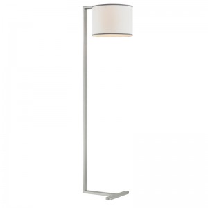 Sofá de hilos de Hiltom al lado de la lámpara de piso con acabado plateado en la habitación