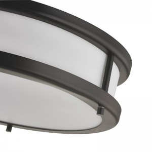 Lámpara de techo del Hotel Delta con acabado de bronce oscuro en la habitación y el corredor