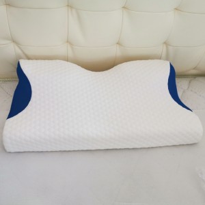 Diseño de mariposa para la almohada de forma de memoria lateral