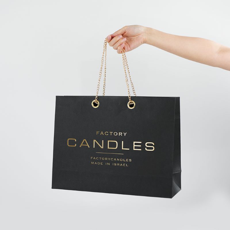 Bolsa de papel Luxe con asa de cadenanegra