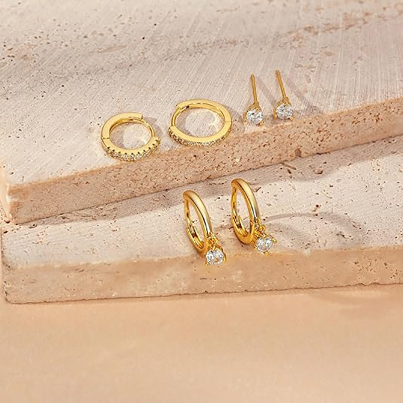 Juego de 3 pares de pendientes de aro de oro: delicados pendientes de tuerca, pequeños y modernos chapados en oro de 14 quilates, hipoalergénicos, colgantes para cartílago, pendientes de aro para mujer, joyería de oro para mujeres yniñas, regalos