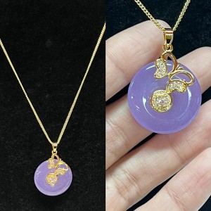 Collar de colgante de flor de la serenidad de lavanda y oro de cerezo con circonio cúbico