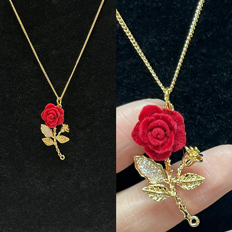 Oro romántico-Collar colgante de rosa de terciopelo rojo plateado con diamantes de imitación-Hojas adornadas y elegante diseño floral para el amor y la belleza