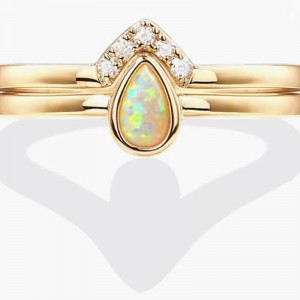 Elegante oro de 18k-Anillo de ópalo de lágrima apilable chapado con micro-Acentos de Pavé Zirconia - Joyas de lujo intemporales para mujeres